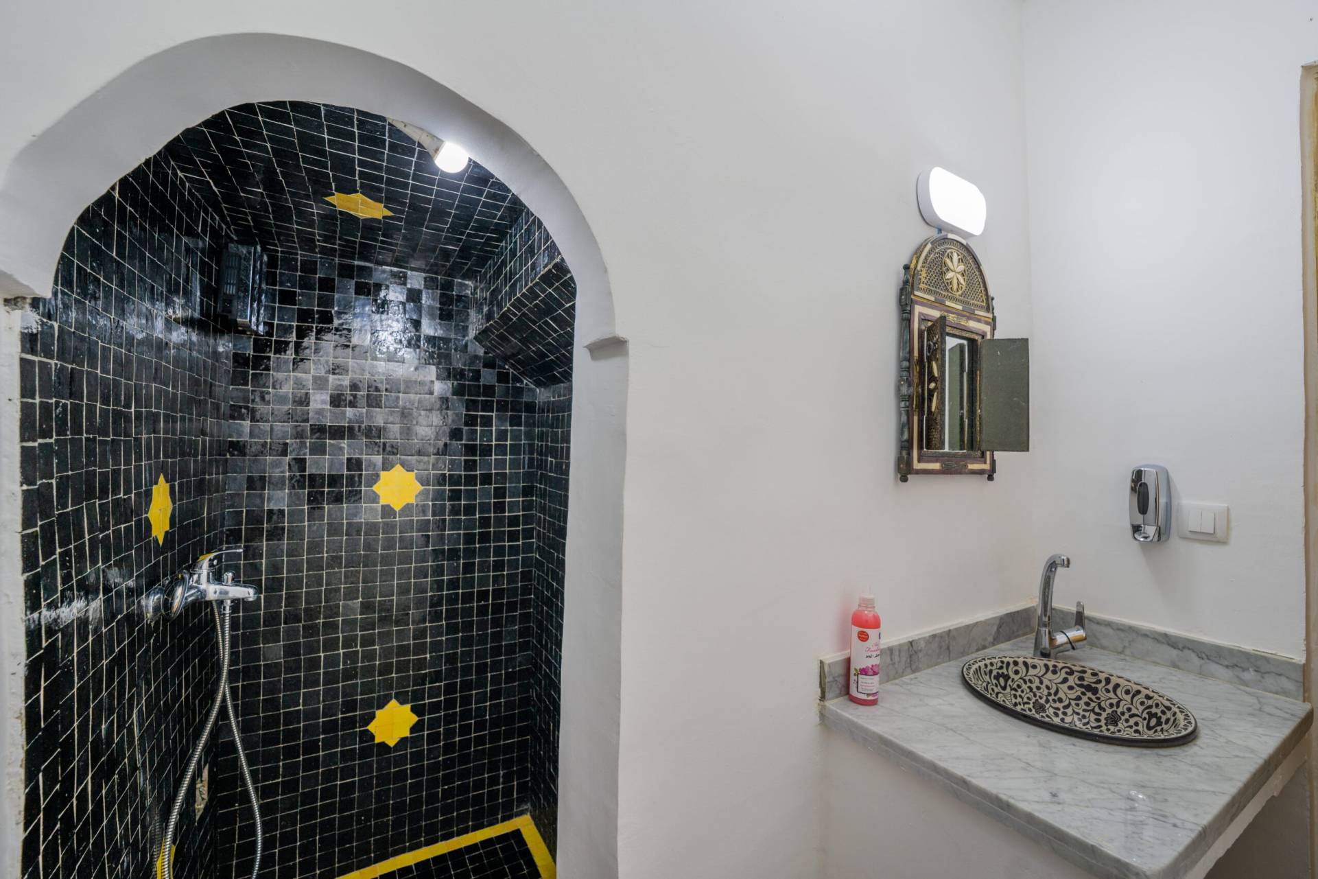 Riad Old City Palace Deluxe Queen Room 5